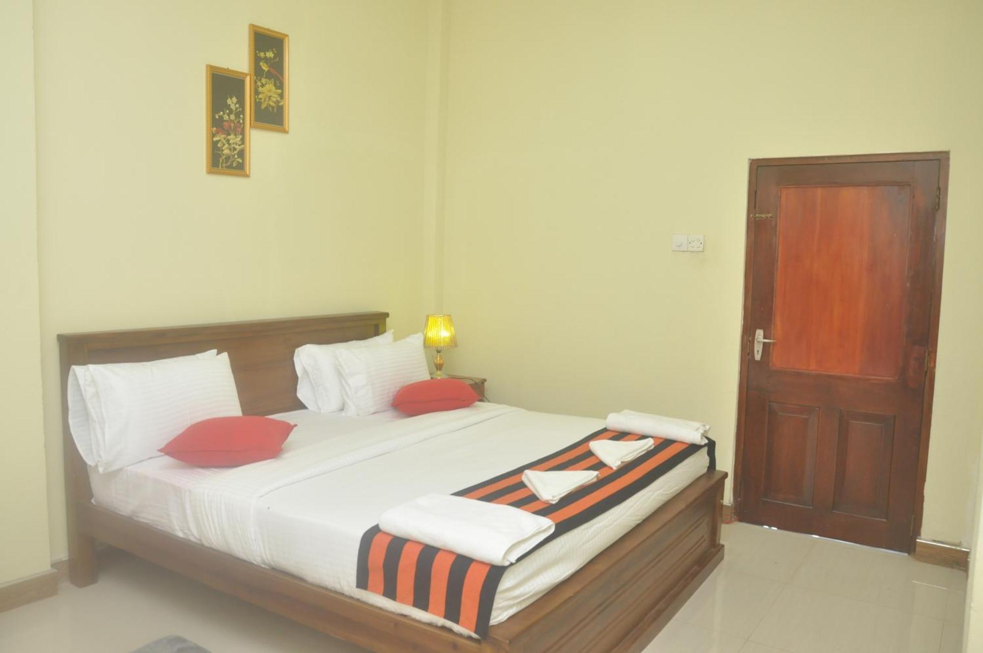 The Max Villa Negombo Exterior foto