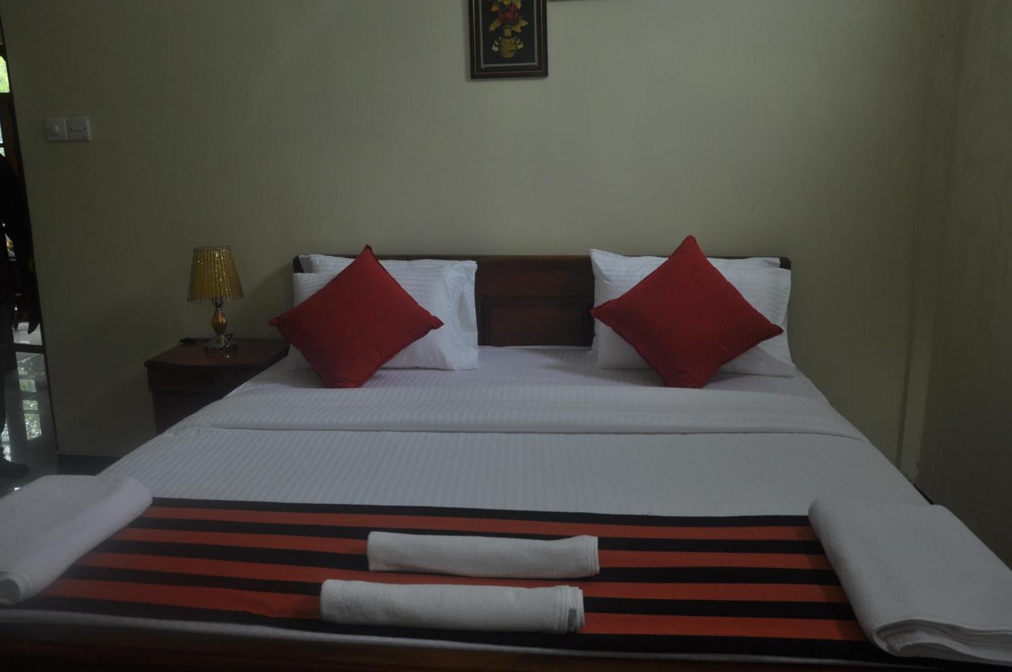 The Max Villa Negombo Exterior foto