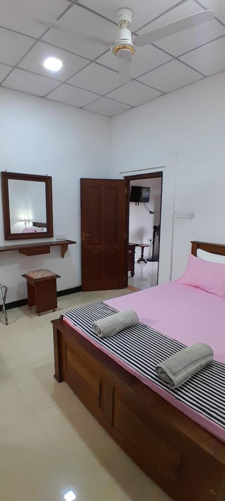 The Max Villa Negombo Habitación foto